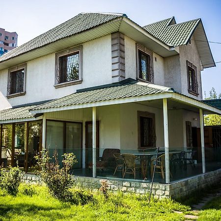 "European" Backpackers Hostel In Алматы Экстерьер фото