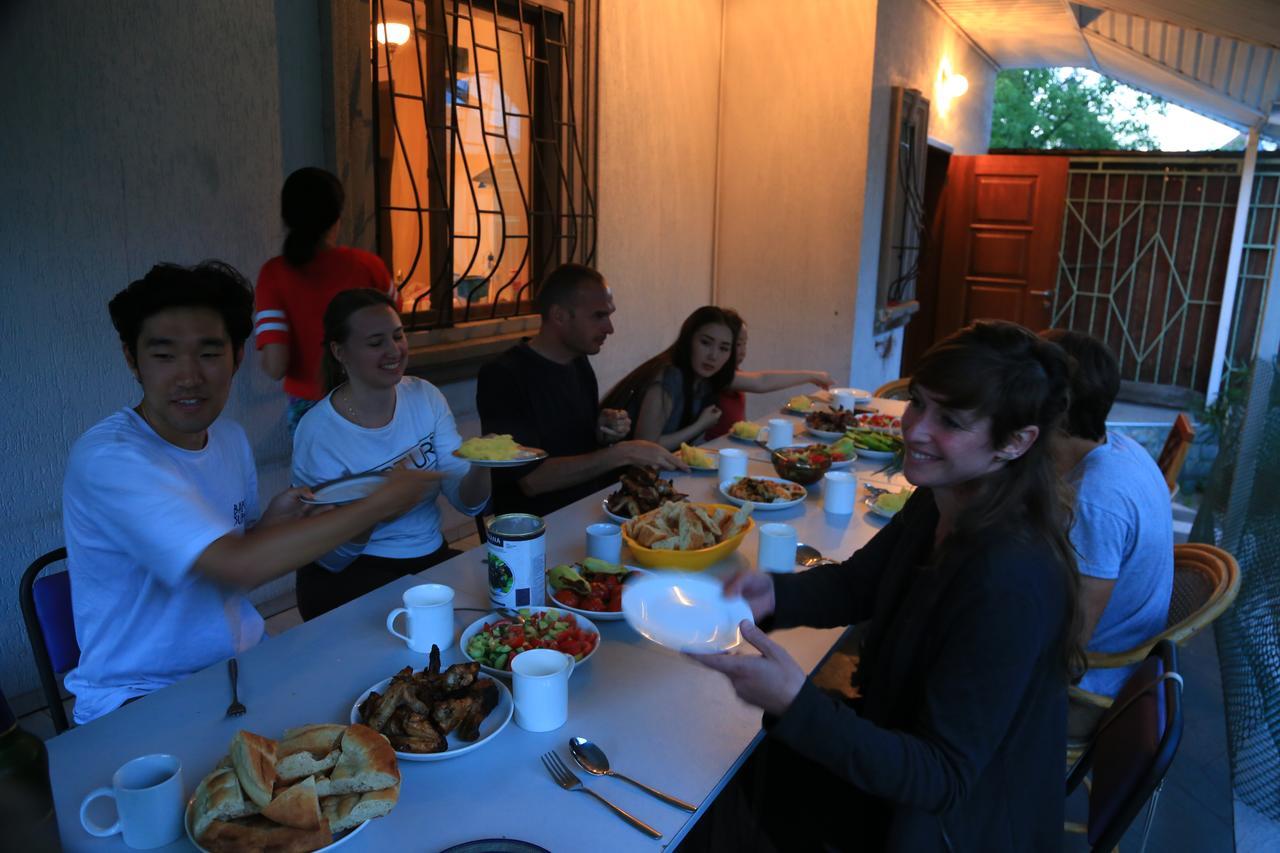 "European" Backpackers Hostel In Алматы Экстерьер фото