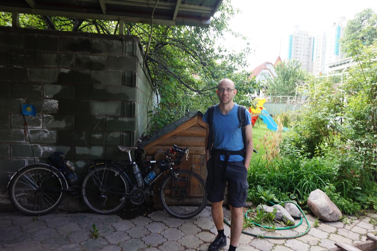 "European" Backpackers Hostel In Алматы Экстерьер фото