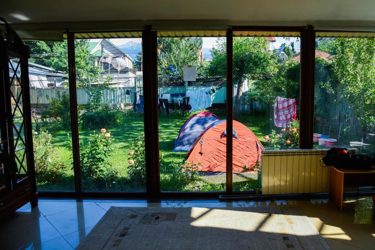 "European" Backpackers Hostel In Алматы Экстерьер фото