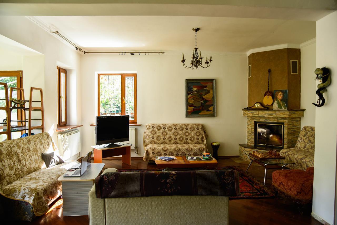 "European" Backpackers Hostel In Алматы Экстерьер фото