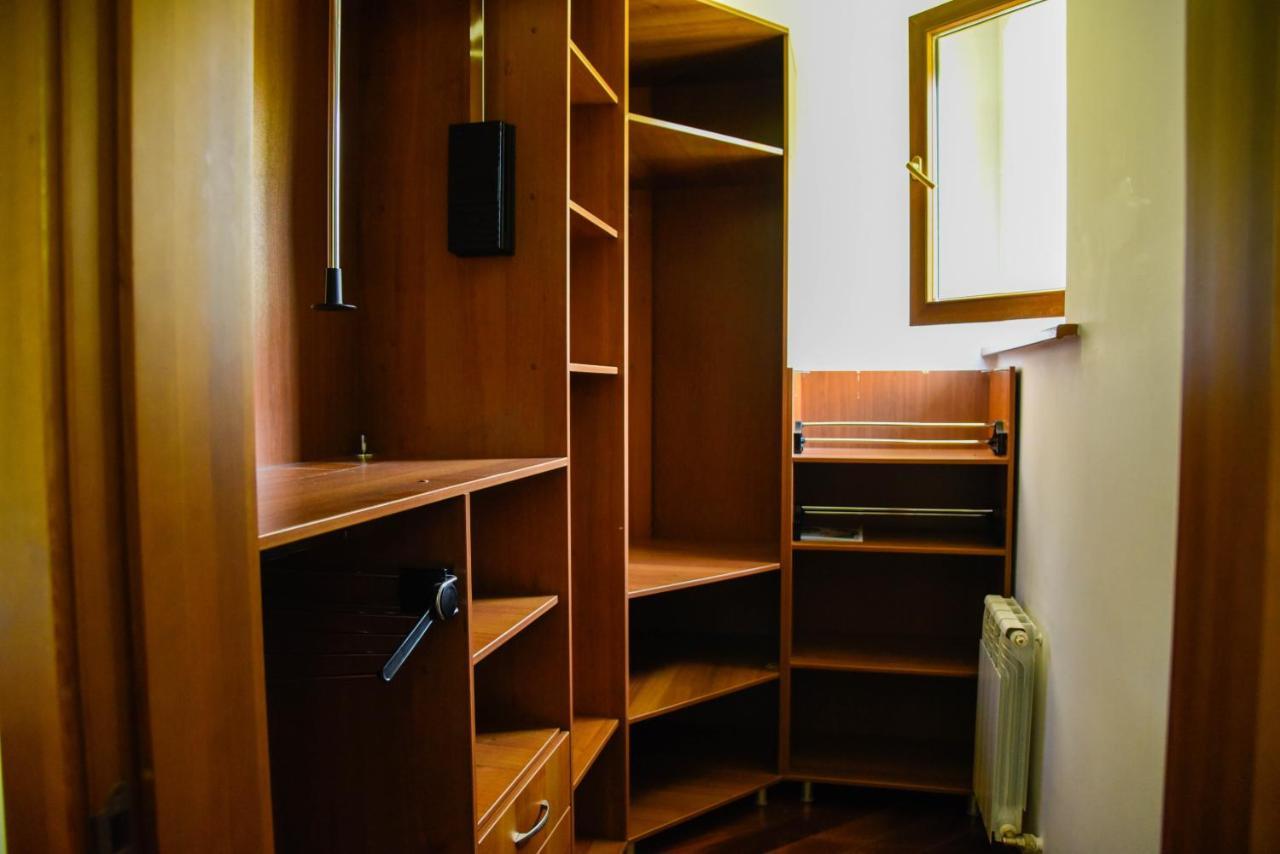 "European" Backpackers Hostel In Алматы Экстерьер фото