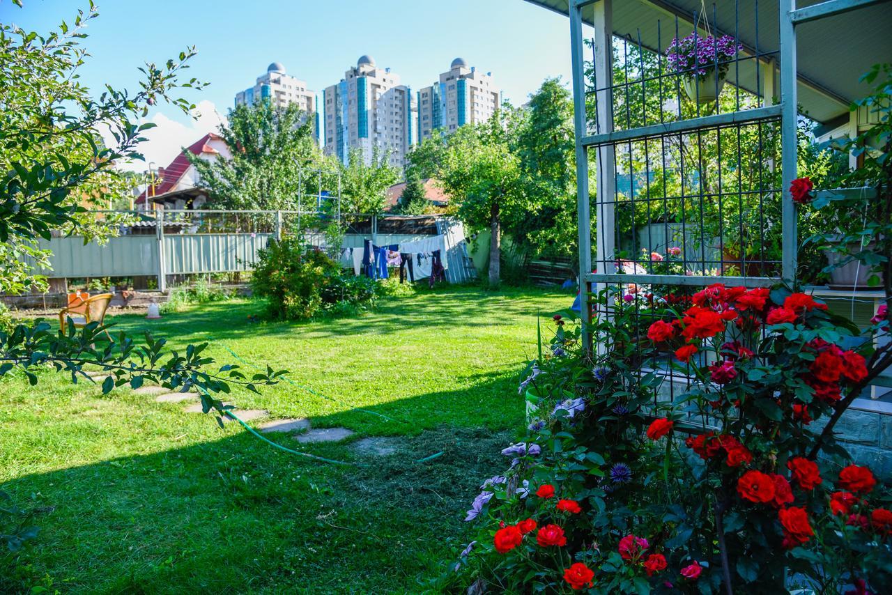 "European" Backpackers Hostel In Алматы Экстерьер фото