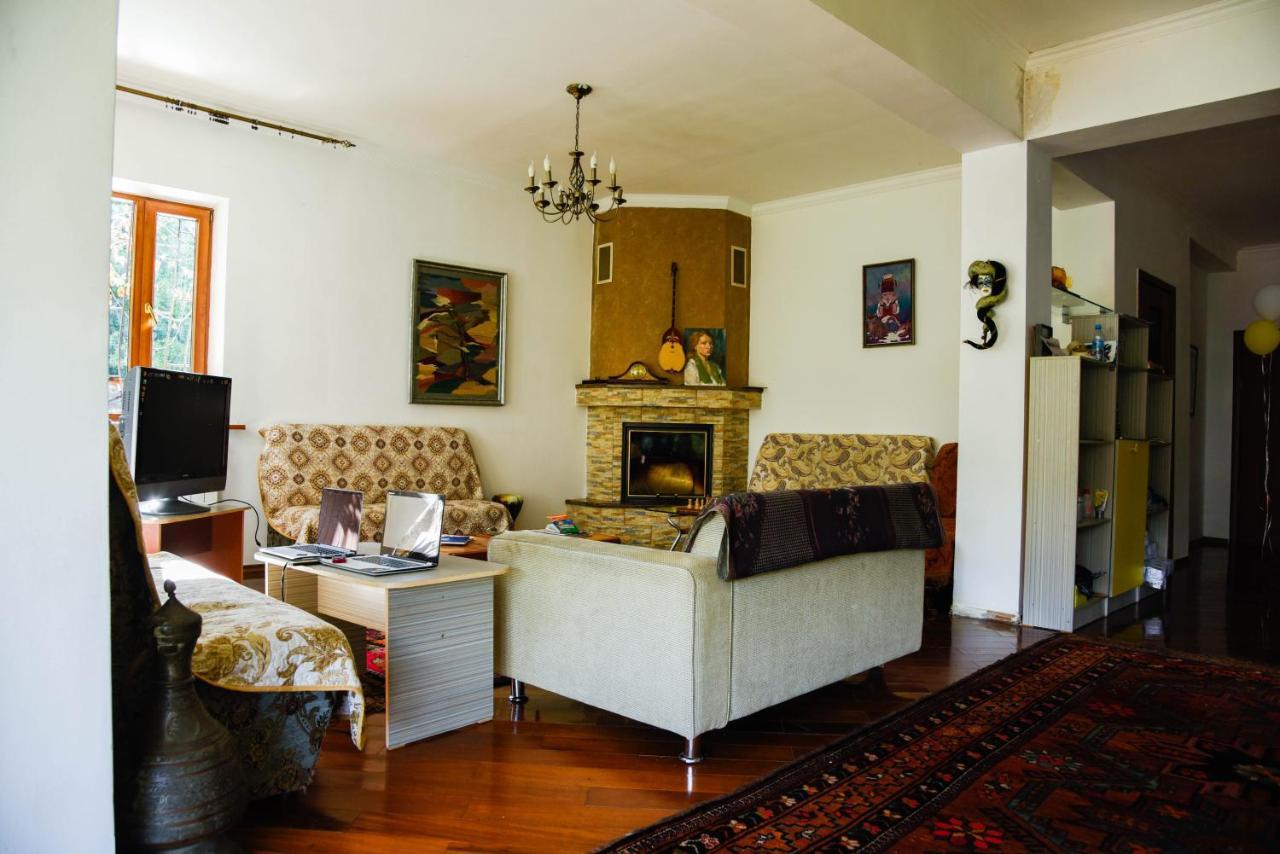"European" Backpackers Hostel In Алматы Экстерьер фото