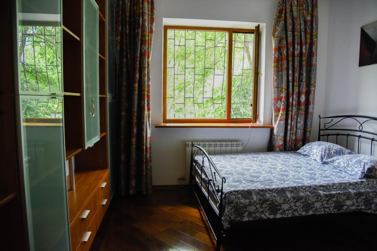 "European" Backpackers Hostel In Алматы Экстерьер фото